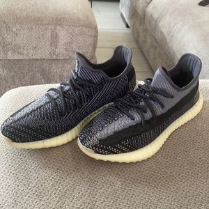 Men’s Adidas Yeezy Boost 350 v2 “Carbon” size 12